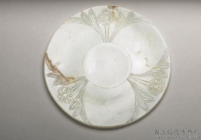 图片[2]-Jade support tray for a box with floral decoration, India-China Archive